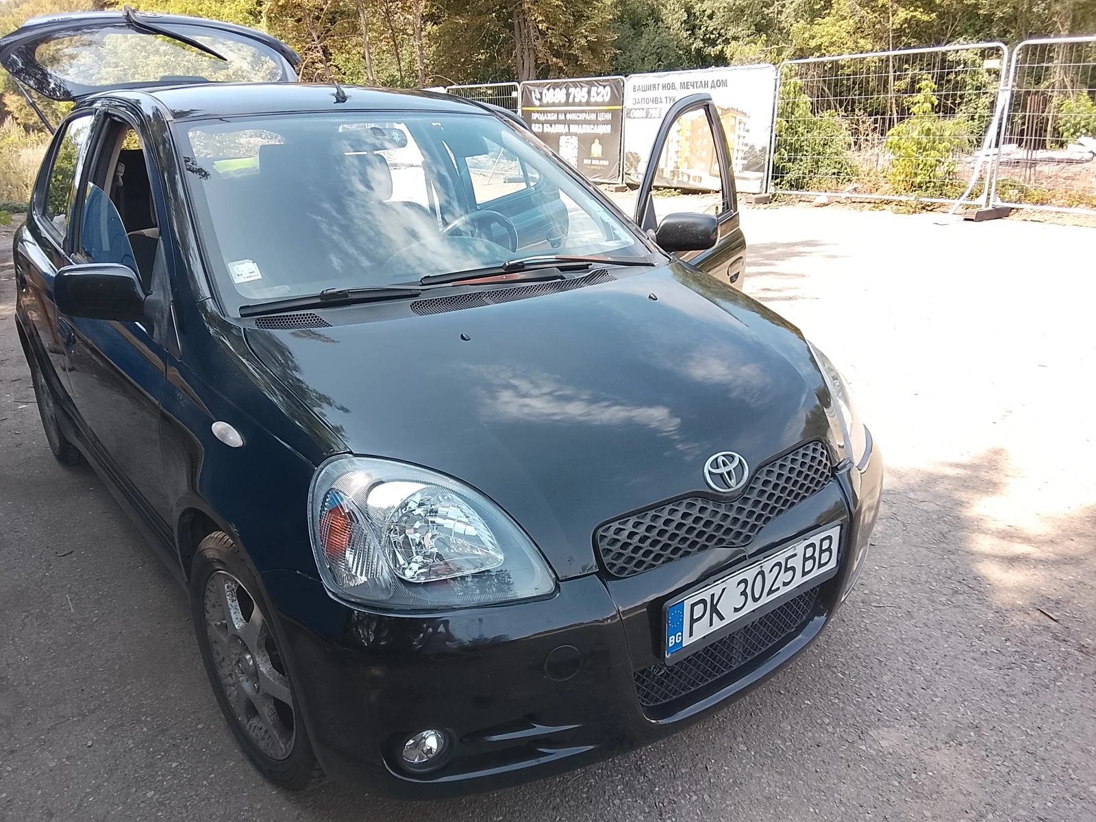 Toyota Yaris 1.5i 16V T Sport, снимка 11 - Автомобили и джипове - 55779377