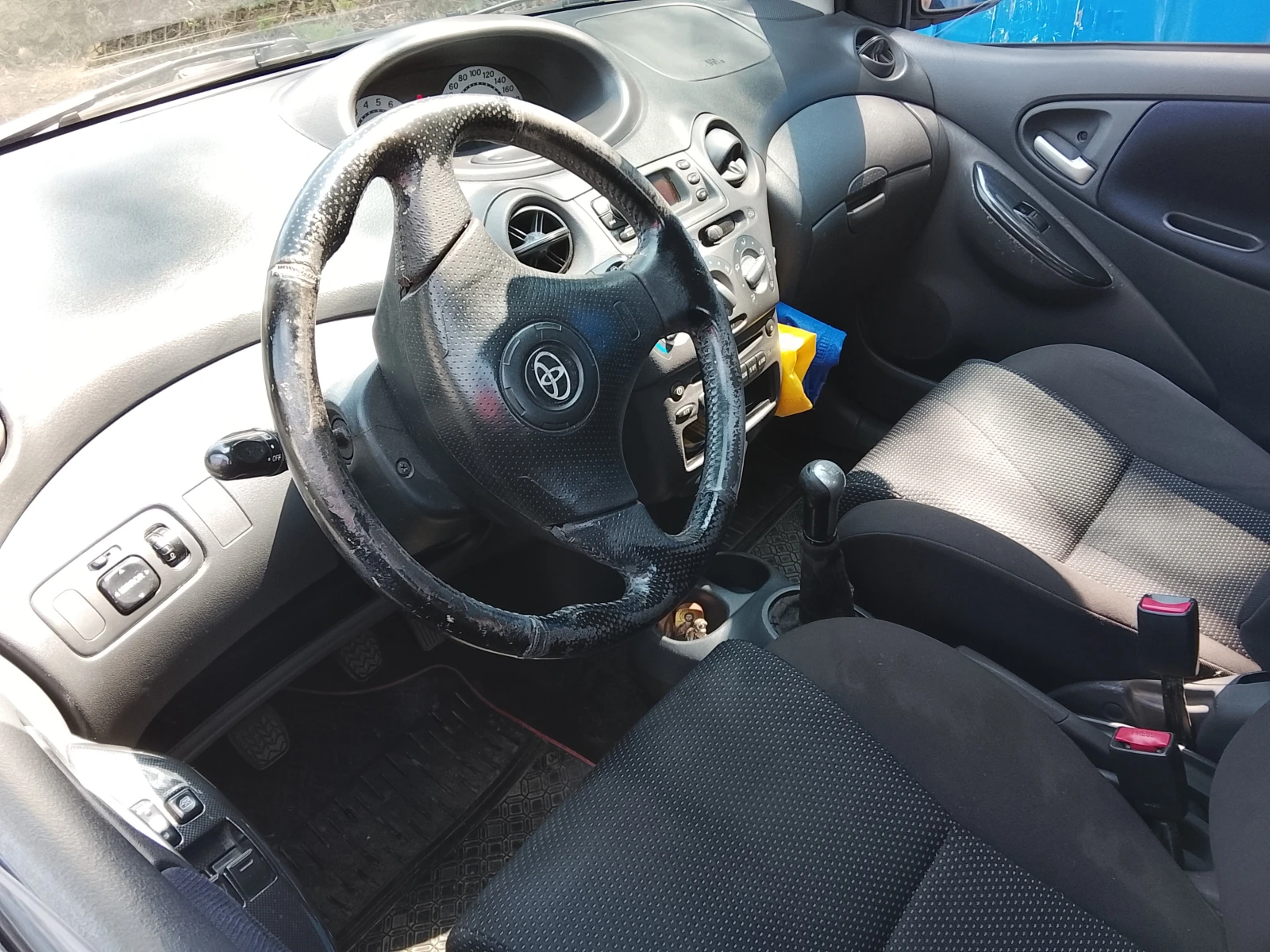 Toyota Yaris 1.5i 16V T Sport, снимка 9 - Автомобили и джипове - 55779377