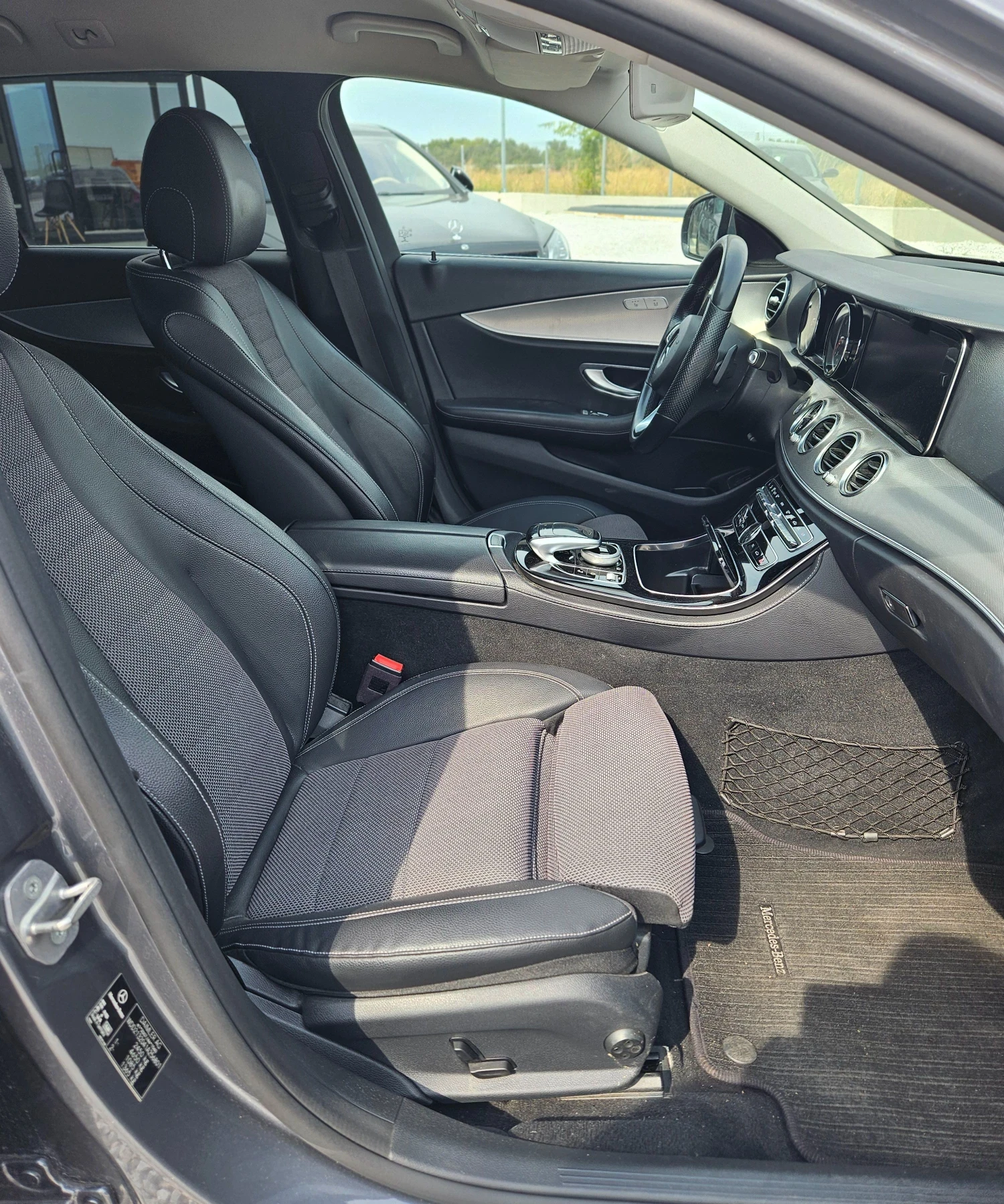 Mercedes-Benz E 220 Камера 360, снимка 12 - Автомобили и джипове - 55992054