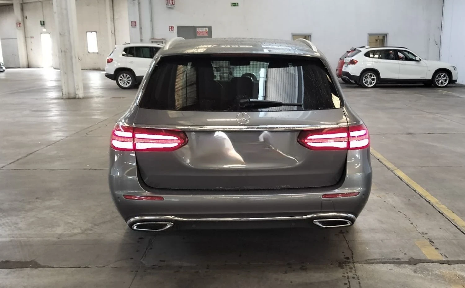 Mercedes-Benz E 220, снимка 4 - Автомобили и джипове - 55992054