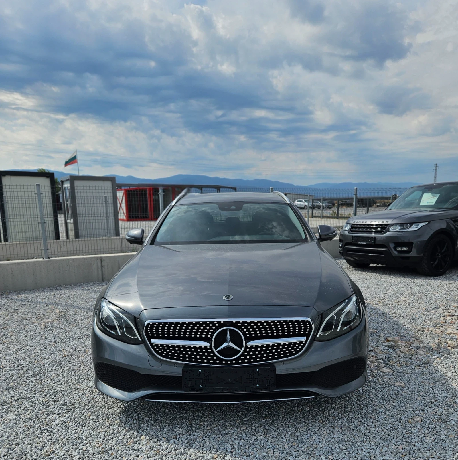Mercedes-Benz E 220 Камера 360, снимка 2 - Автомобили и джипове - 55992054