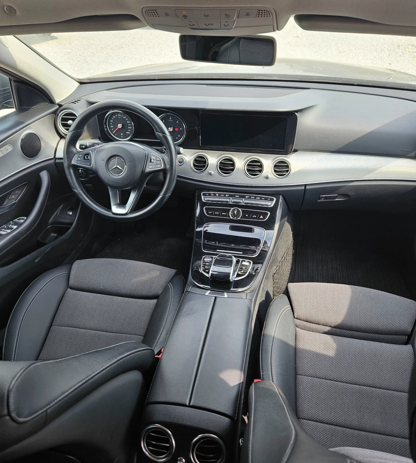 Mercedes-Benz E 220 Камера 360, снимка 8 - Автомобили и джипове - 55992054