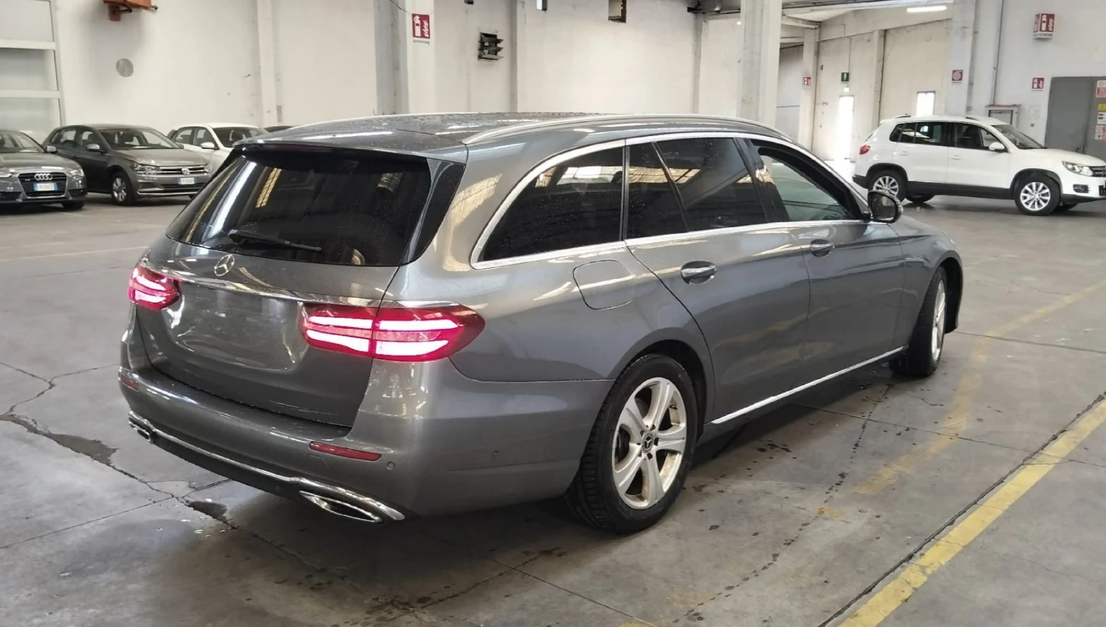 Mercedes-Benz E 220, снимка 5 - Автомобили и джипове - 55992054
