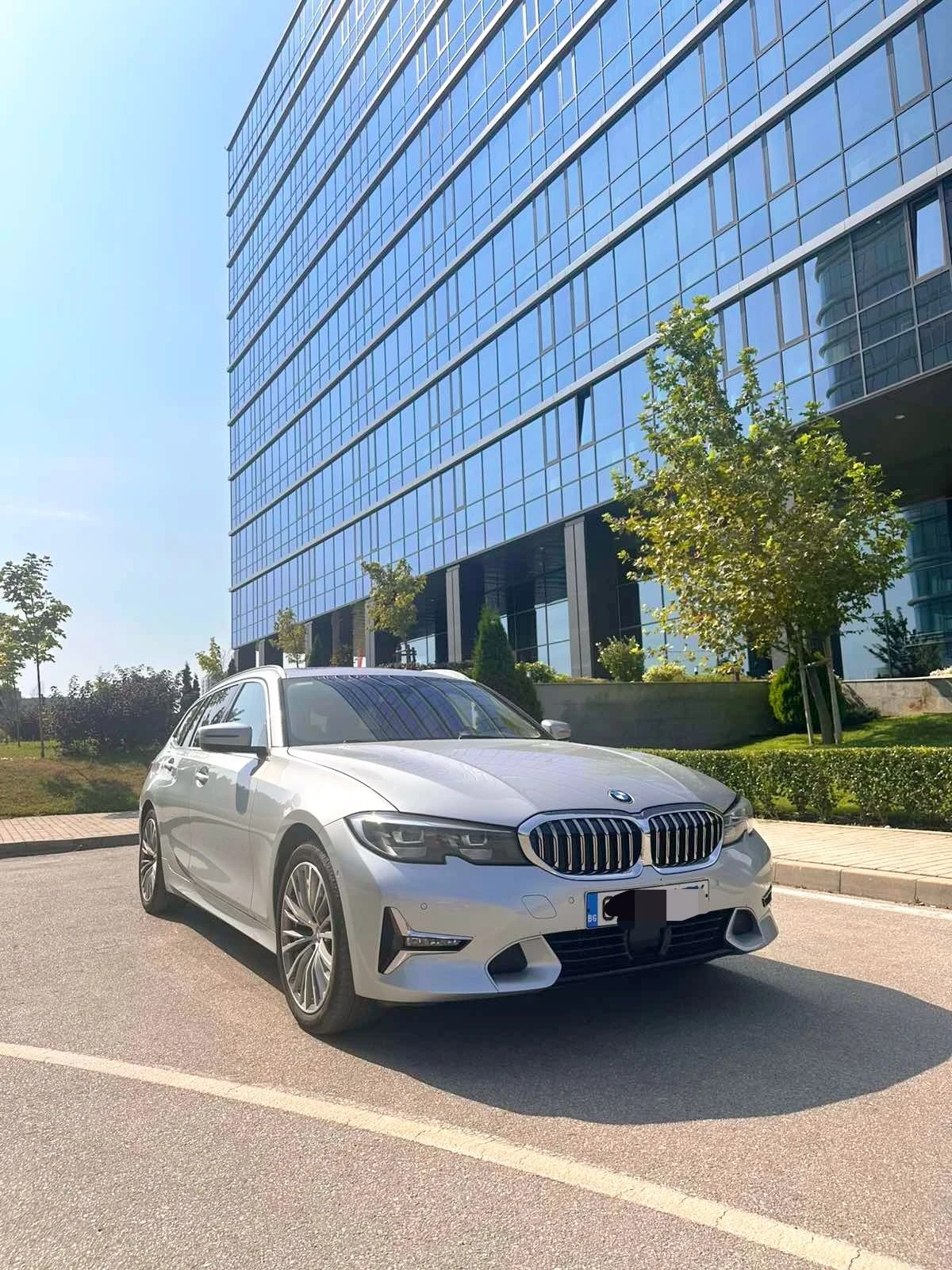 BMW 320 xDrive 4x4, снимка 2 - Автомобили и джипове - 56162878