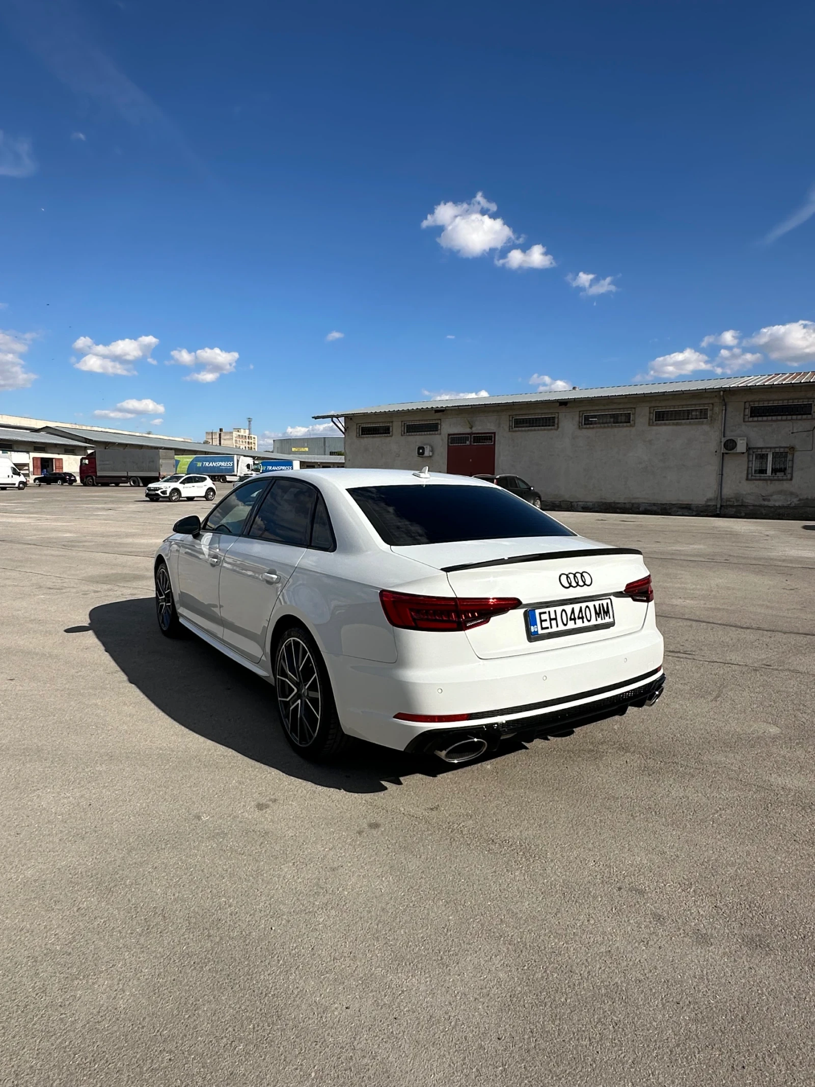 Audi A4 2.0TFSI, снимка 2 - Автомобили и джипове - 56246492