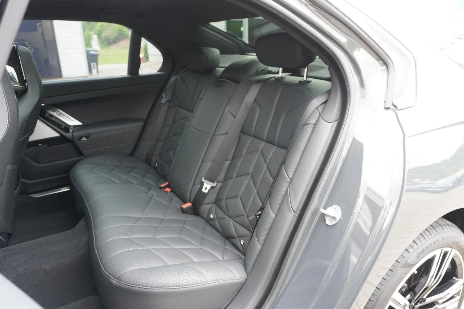 BMW i7 xDrive60/360/ICONIC GLOW/HUD/PANO/B&W/SHADOW PACK/ | Mobile.bg � ����������� 15