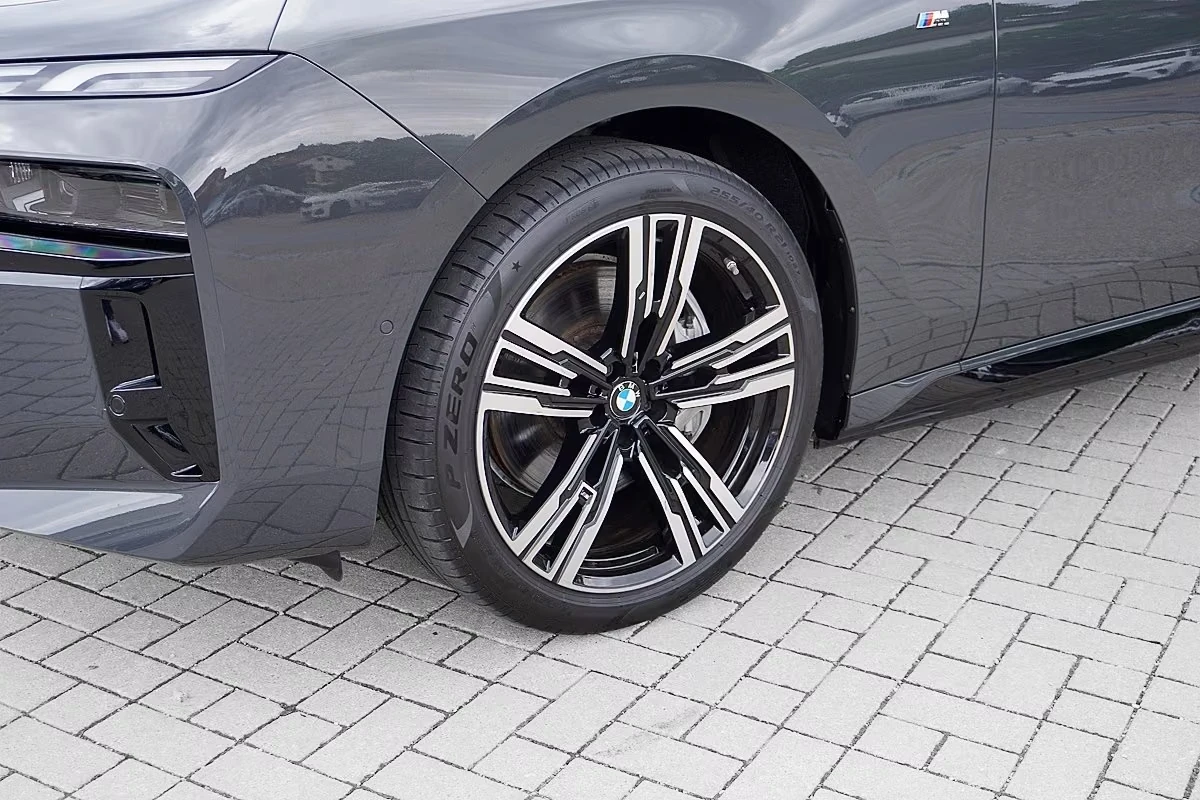 BMW i7 xDrive60/360/ICONIC GLOW/HUD/PANO/B&W/SHADOW PACK/ | Mobile.bg � ����������� 5