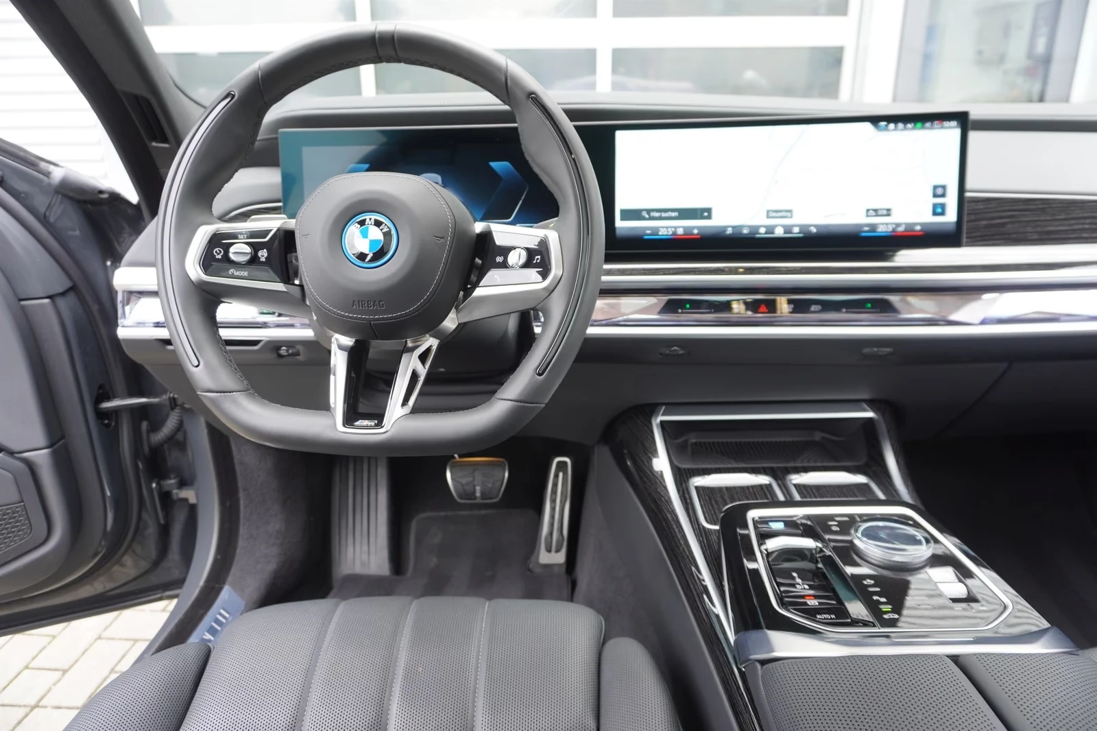BMW i7 xDrive60/360/ICONIC GLOW/HUD/PANO/B&W/SHADOW PACK/ | Mobile.bg � ����������� 7