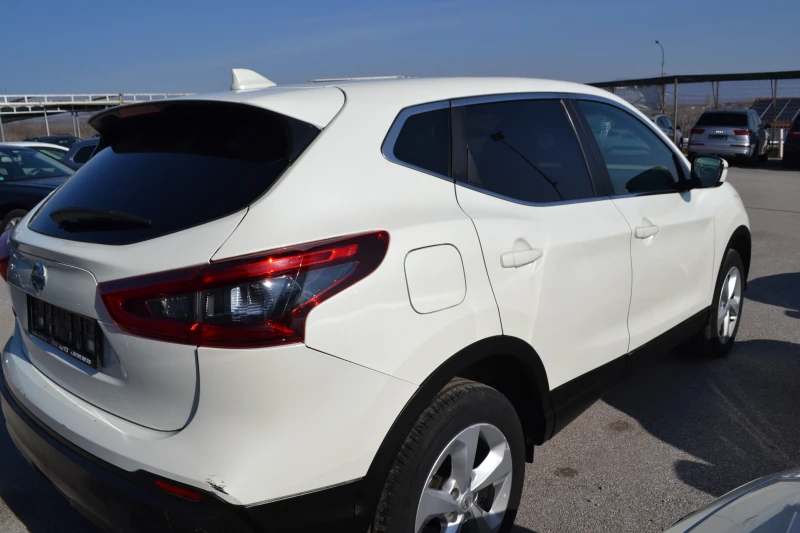 Nissan Qashqai 1.6d, снимка 6 - Автомобили и джипове - 49021552