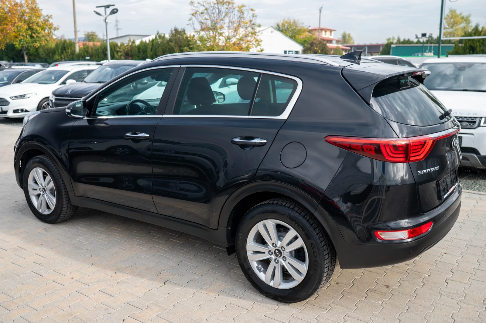 Kia Sportage LED* Камера* Нави* мн.екстри - изображение 6