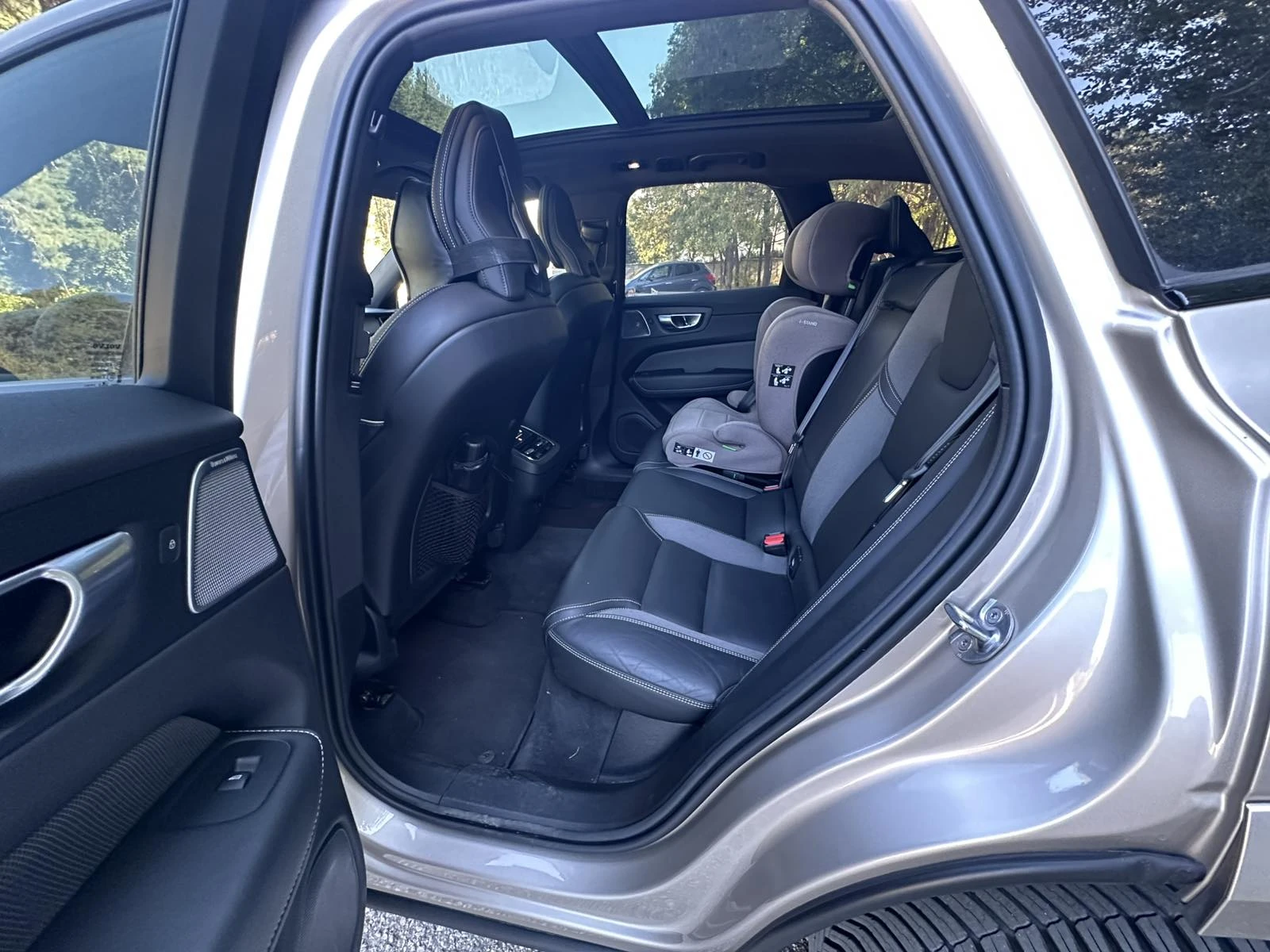 Volvo XC60 Ultimate B5, снимка 6 - Автомобили и джипове - 56521548
