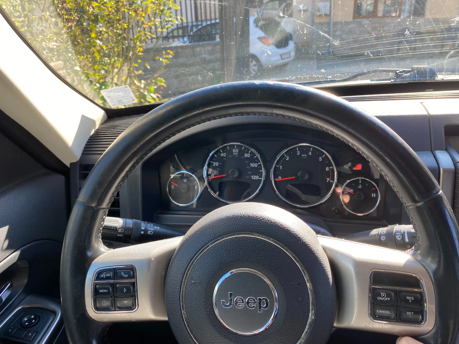 Jeep Cherokee Liberty 4x4 Limited, снимка 7 - Автомобили и джипове - 56698316