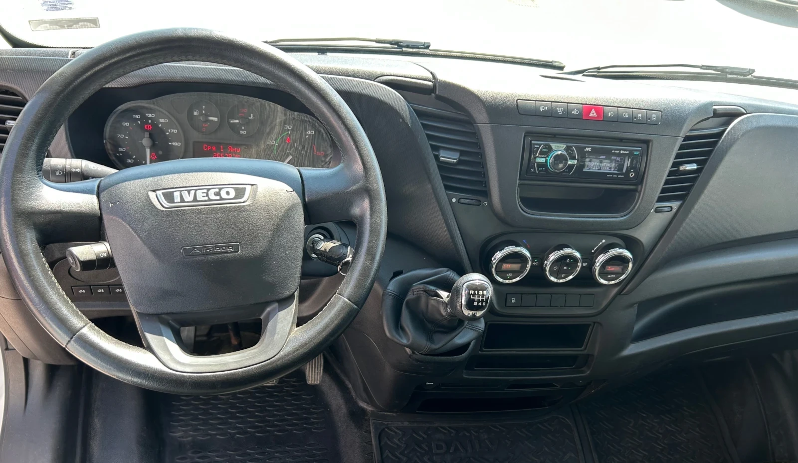 Iveco 35c15 Товарен - изображение 6