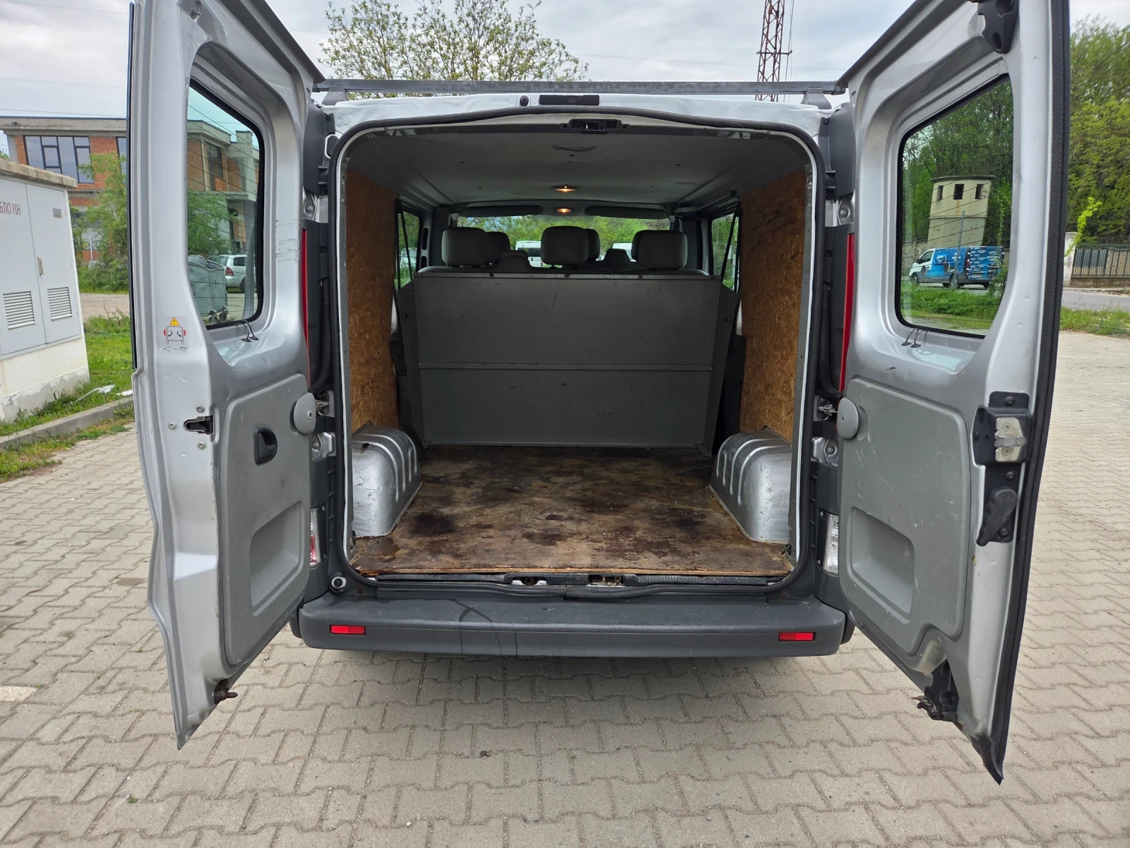 Opel Vivaro Нов внос-6 местен  2.0сдти 115к.с  Клима, снимка 9 - Бусове и автобуси - 54455423