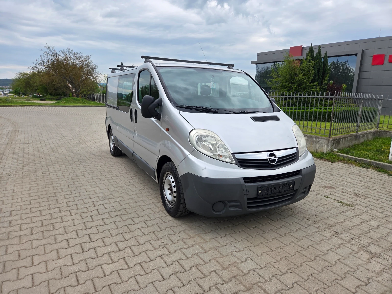 Opel Vivaro Нов внос-6 местен  2.0сдти 115к.с  Клима, снимка 2 - Бусове и автобуси - 54455423