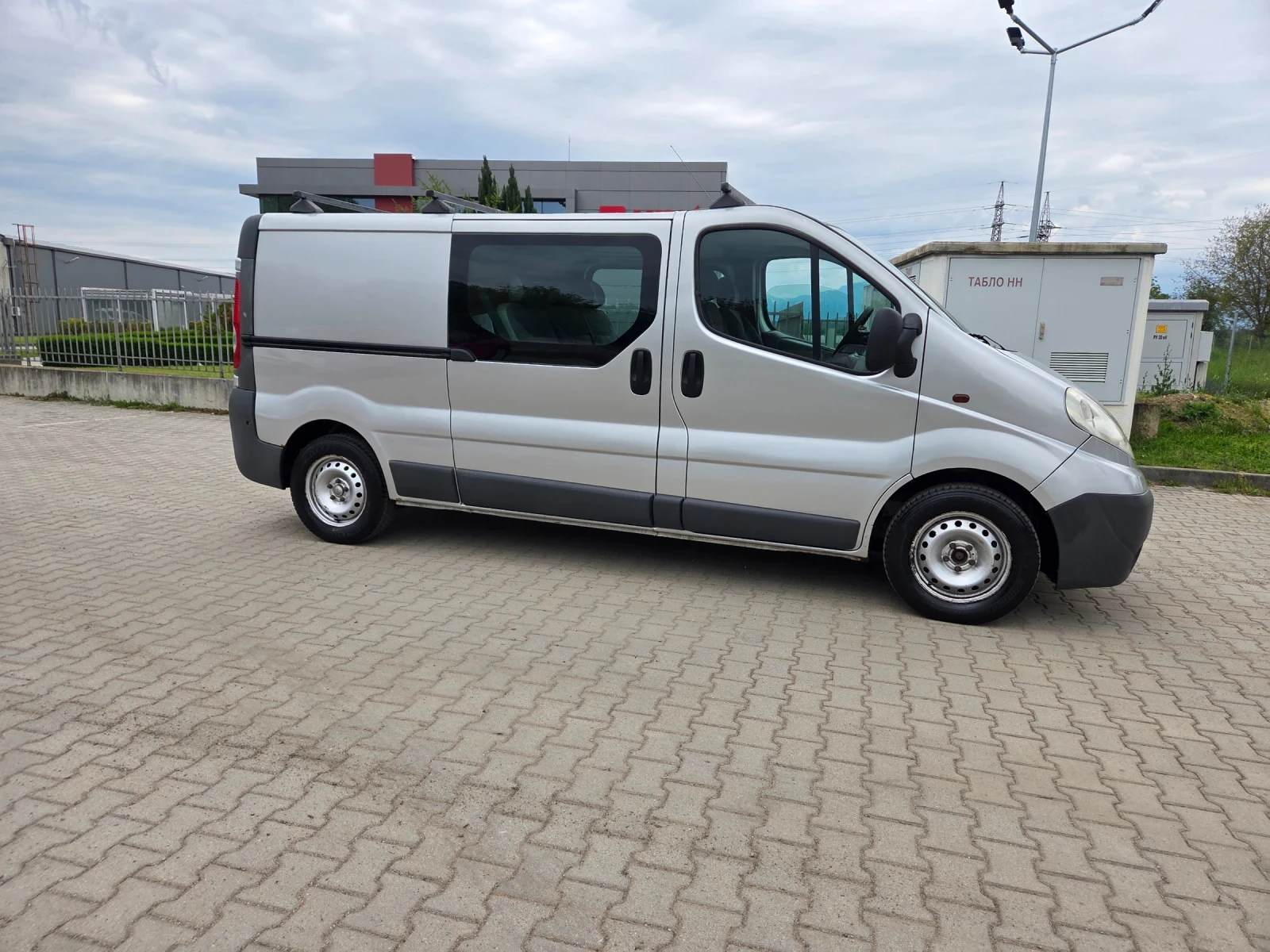 Opel Vivaro Нов внос-6 местен  2.0сдти 115к.с  Клима, снимка 3 - Бусове и автобуси - 54455423