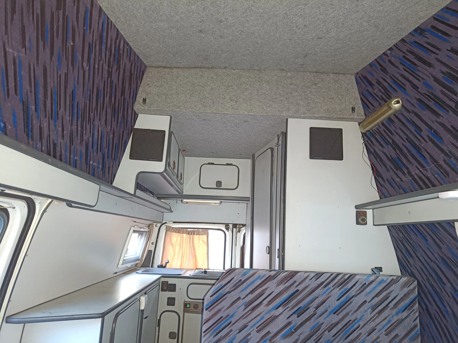 Кемпер Ford Transit, снимка 7 - Каравани и кемпери - 53803923