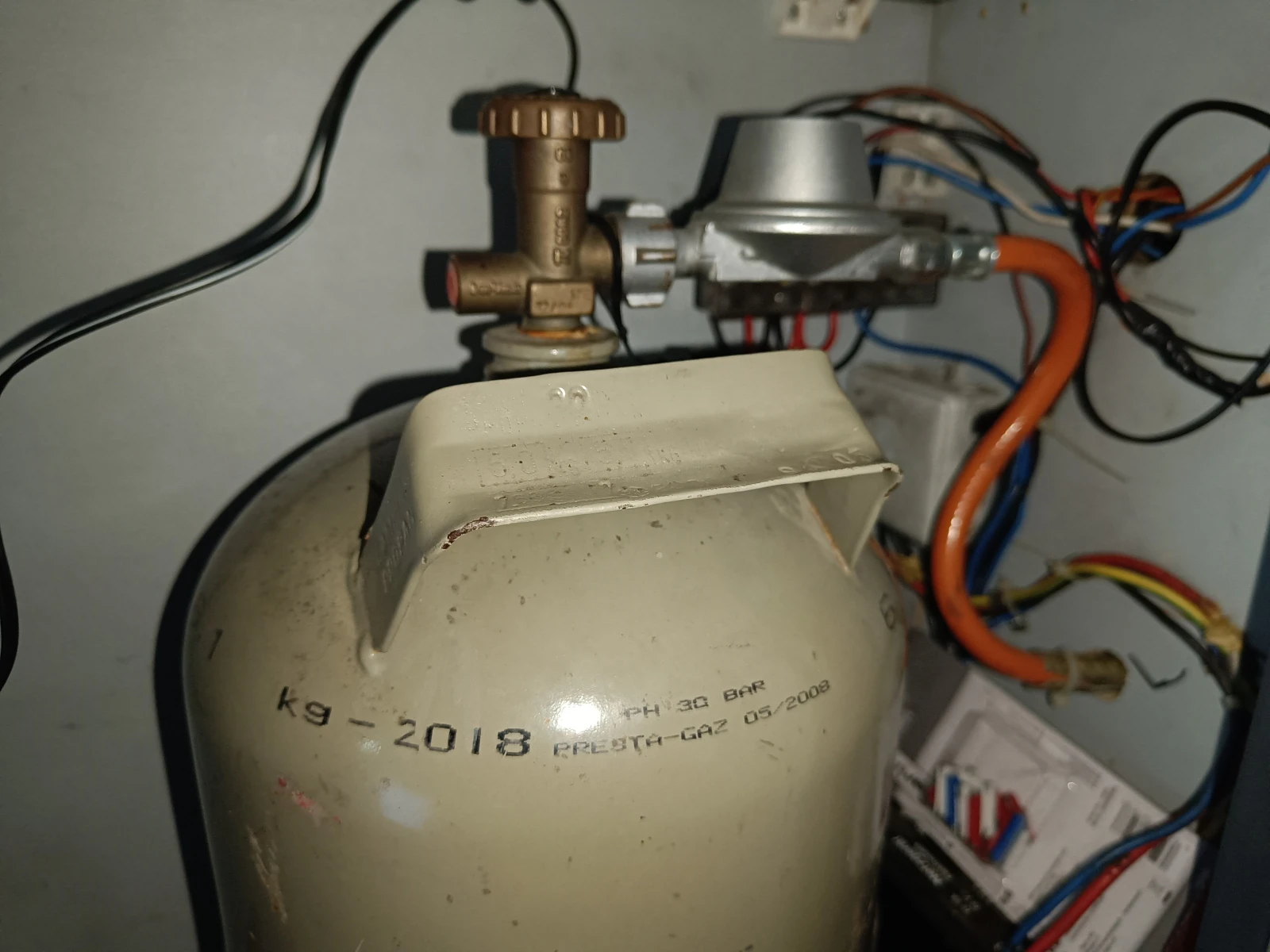 Кемпер Ford Transit, снимка 13 - Каравани и кемпери - 53803923