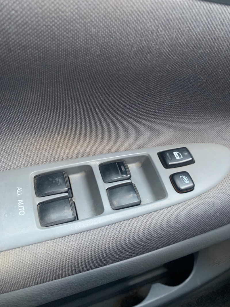 Toyota Avensis verso 2.0 D4D NAVI, снимка 10 - Автомобили и джипове - 44823382