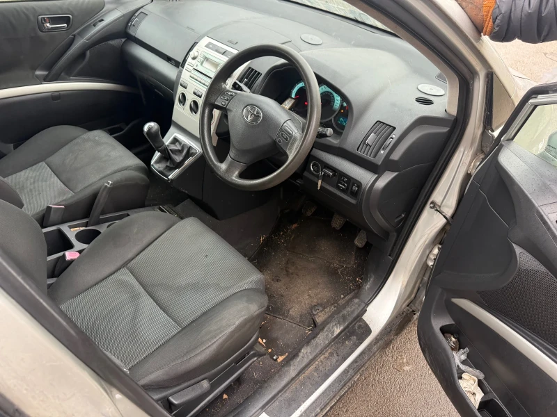 Toyota Corolla verso 2.2 D4-D 6ck 7 места !!!!ЦЯЛА ЗА ЧАСТИ!!!!, снимка 9 - Автомобили и джипове - 53020922