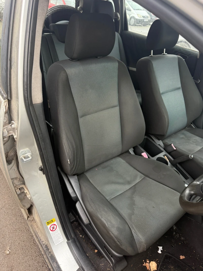 Toyota Corolla verso 2.2 D4-D 6ck 7 места !!!!ЦЯЛА ЗА ЧАСТИ!!!!, снимка 10 - Автомобили и джипове - 53020922