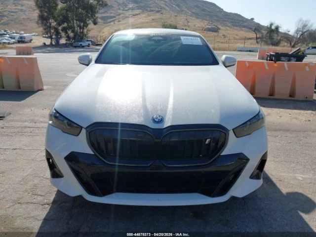 BMW i5 * eDrive40* КОЖА* ПОДГРЕВ* HARMAN KARDON* HUD* 360, снимка 12 - Автомобили и джипове - 55131041