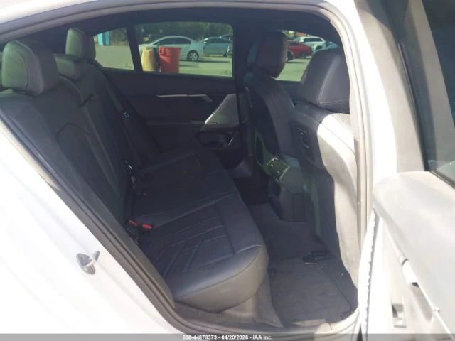 BMW i5 * eDrive40* КОЖА* ПОДГРЕВ* HARMAN KARDON* HUD* 360, снимка 8 - Автомобили и джипове - 55131041