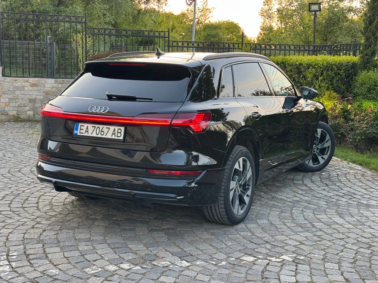 Audi E-Tron Audi E-TRON 50 BEV   313pk Quattro Launch Edition - изображение 3
