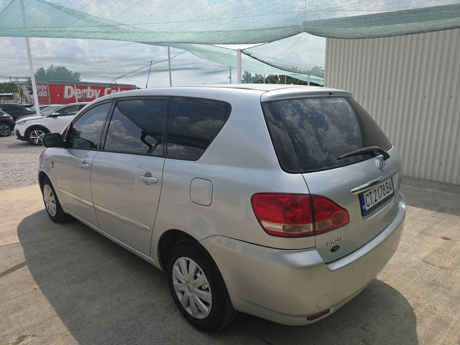 Toyota Avensis verso 2.0 116кс - изображение 7