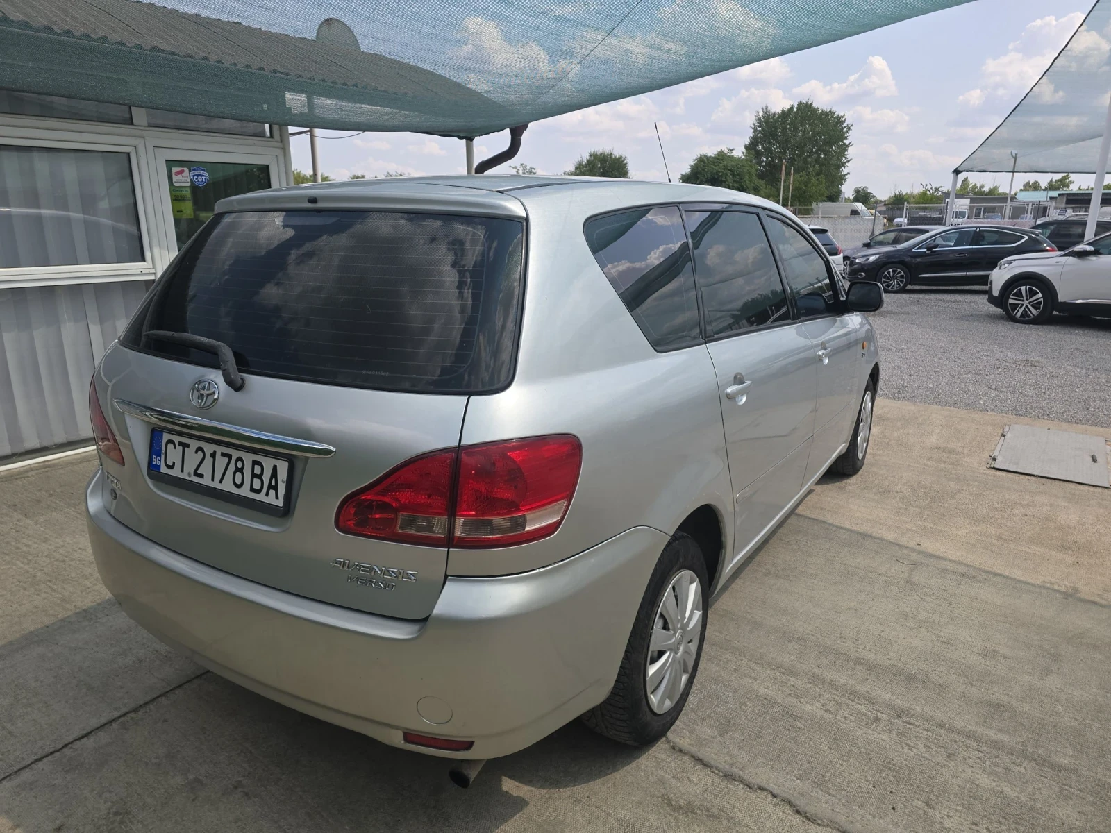 Toyota Avensis verso 2.0 116кс - изображение 5