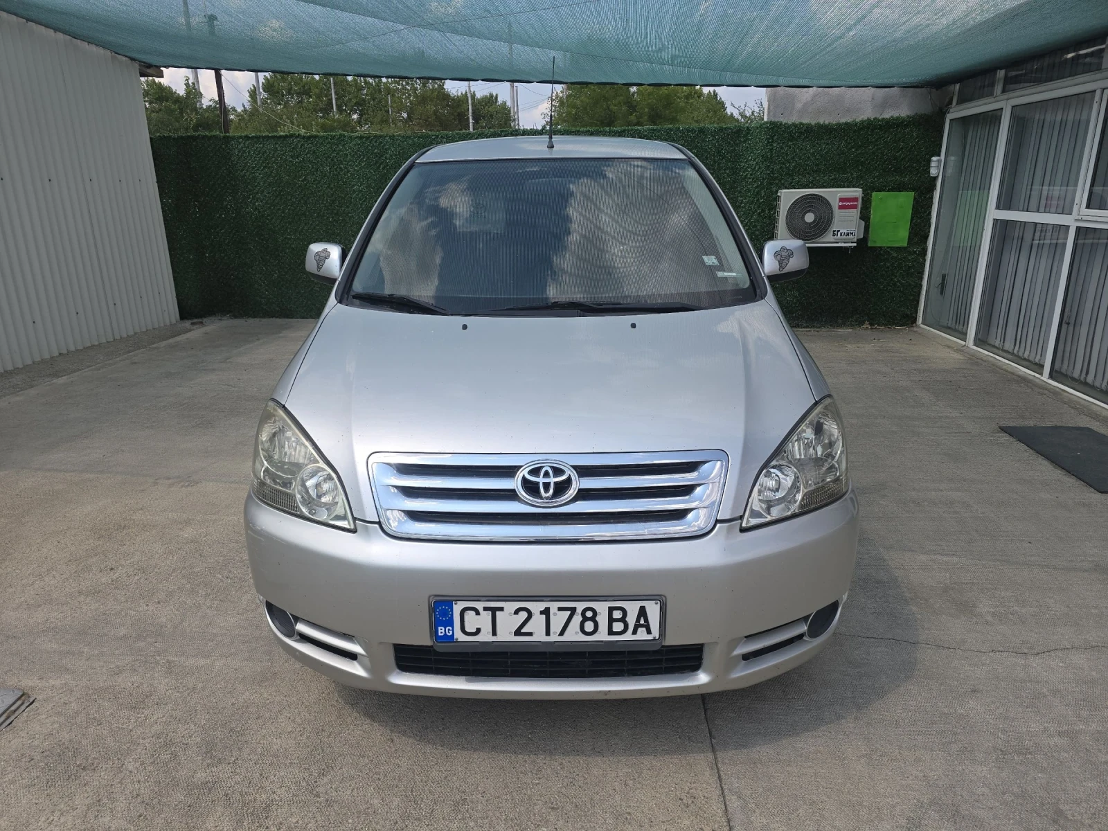 Toyota Avensis verso 2.0 116кс - изображение 2