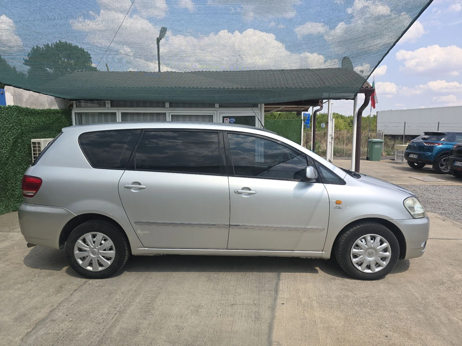 Toyota Avensis verso 2.0 116кс - изображение 4