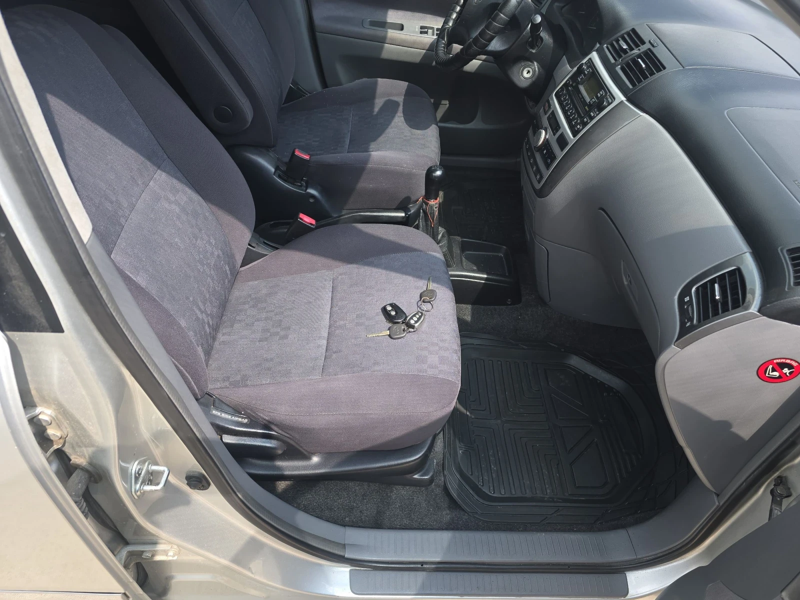 Toyota Avensis verso 2.0 116кс - изображение 9