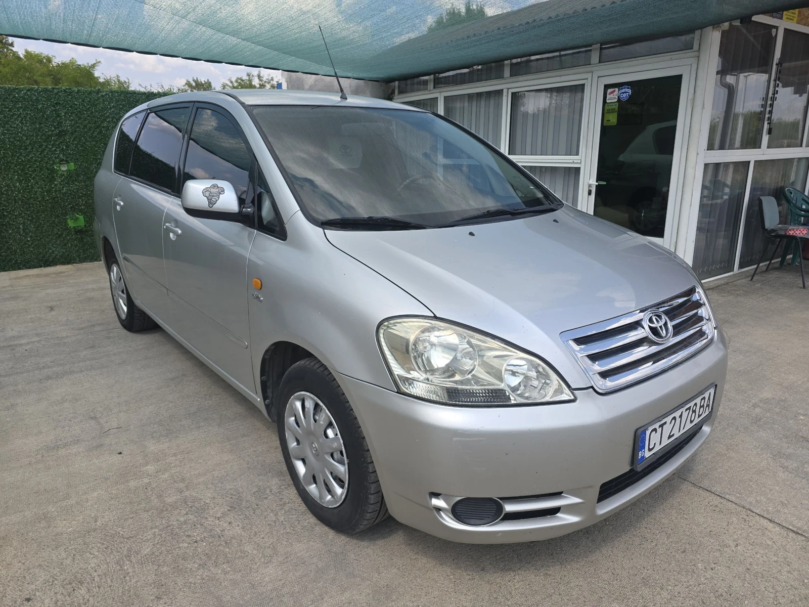 Toyota Avensis verso 2.0 116кс - изображение 3