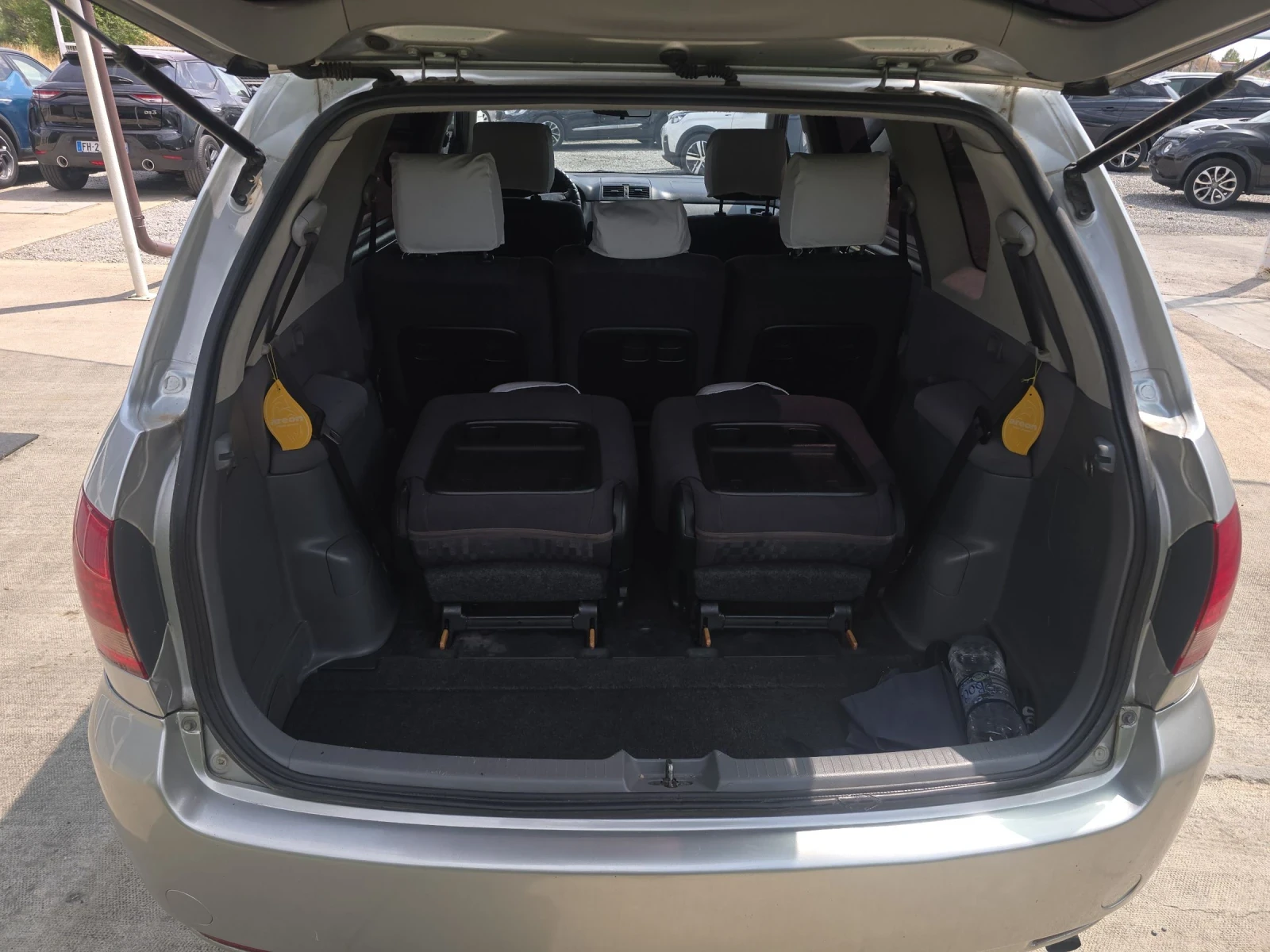 Toyota Avensis verso 2.0 116кс - изображение 8