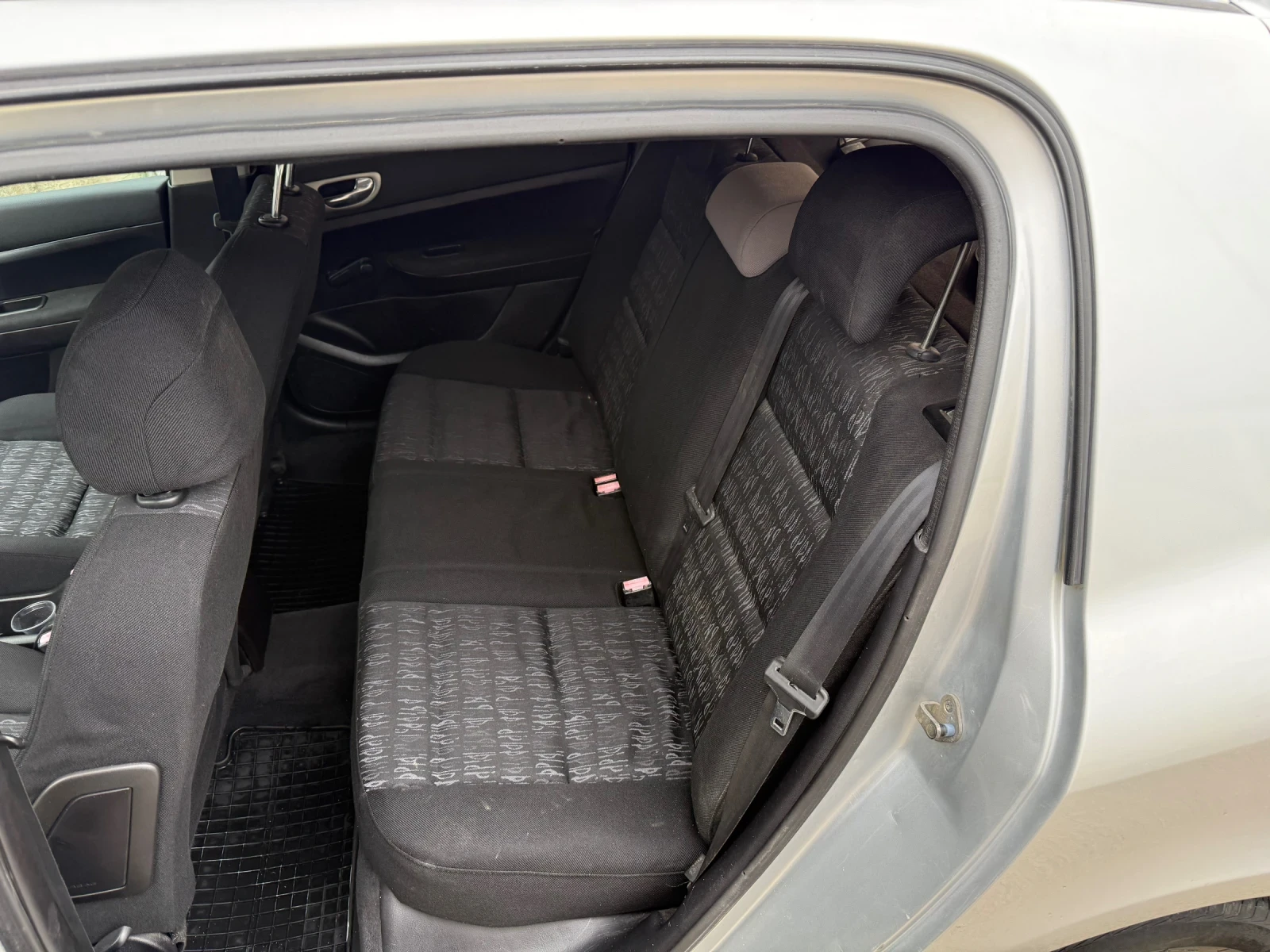 Peugeot 307 2.0 HDI* КЛИМА - изображение 6