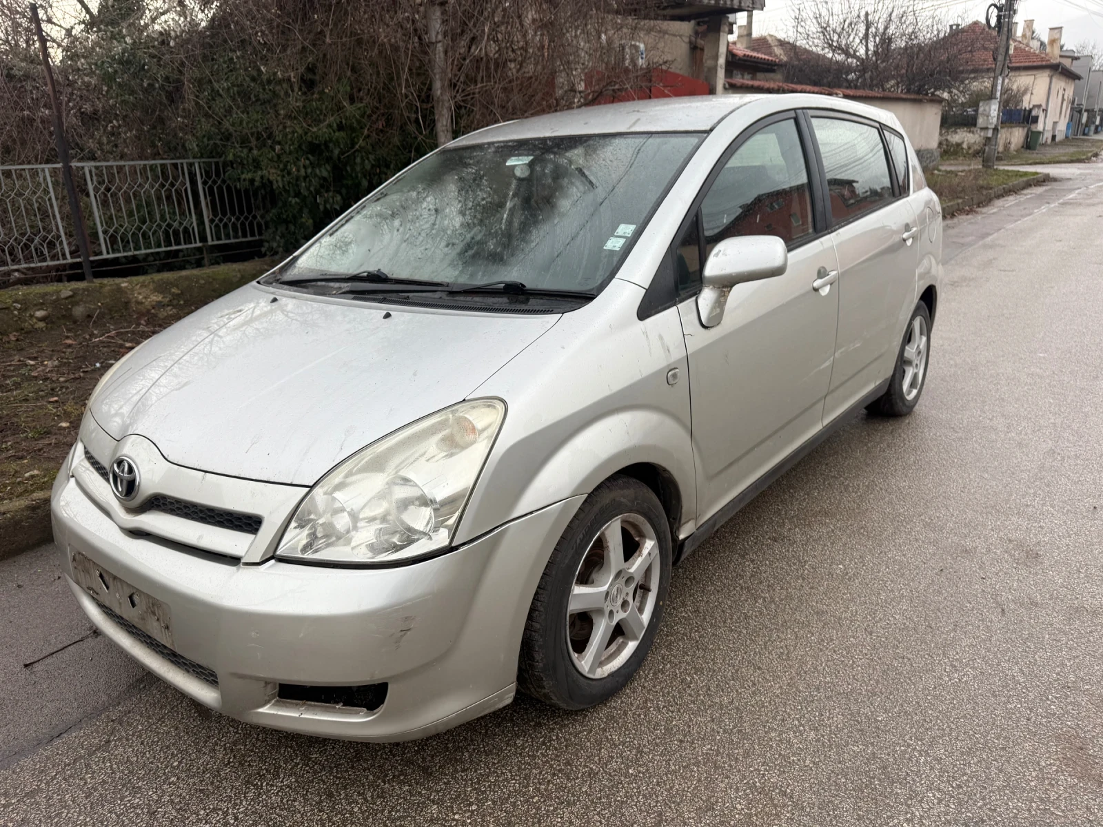 Toyota Corolla verso 2.2 D4-D 6ck 7 места !!!!ЦЯЛА ЗА ЧАСТИ!!!! - изображение 3