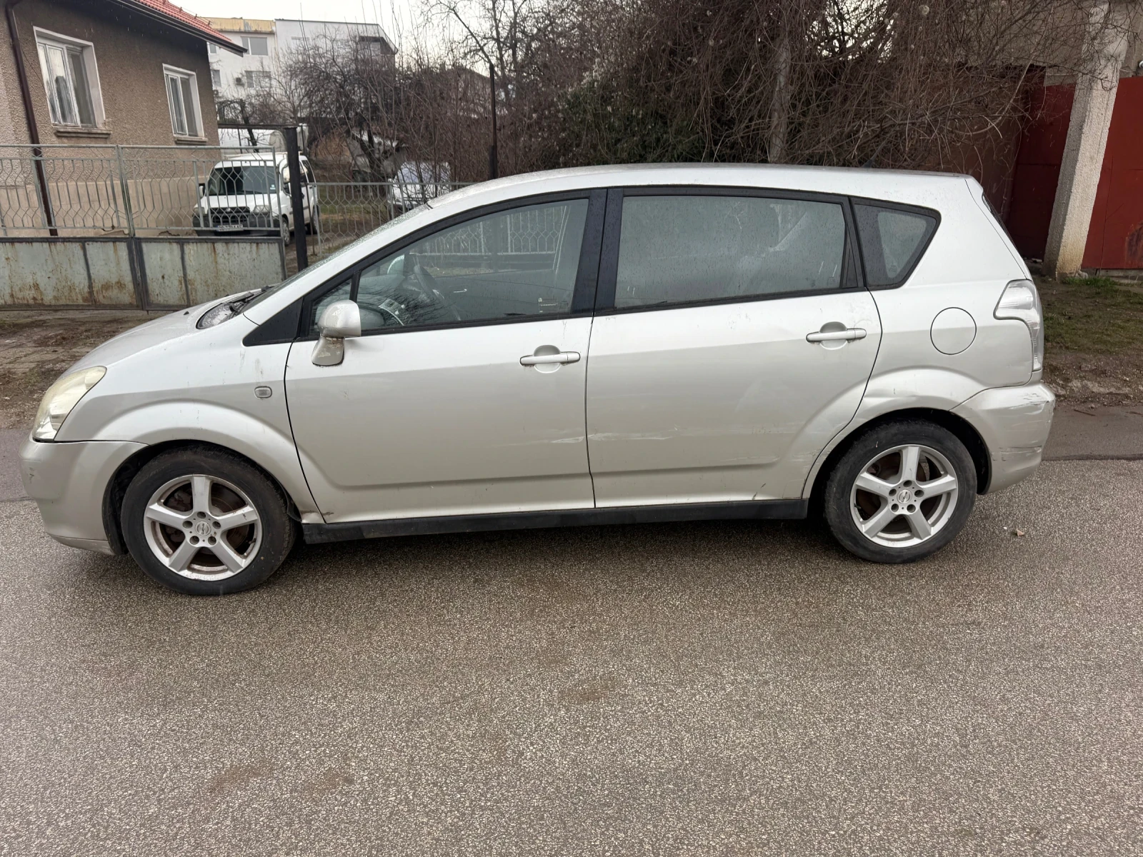 Toyota Corolla verso 2.2 D4-D 6ck 7 места !!!!ЦЯЛА ЗА ЧАСТИ!!!! - изображение 4