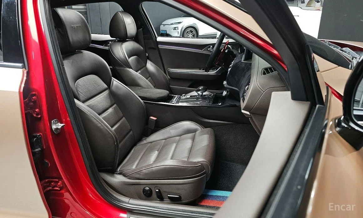 Kia Stinger, снимка 10 - Автомобили и джипове - 53760343