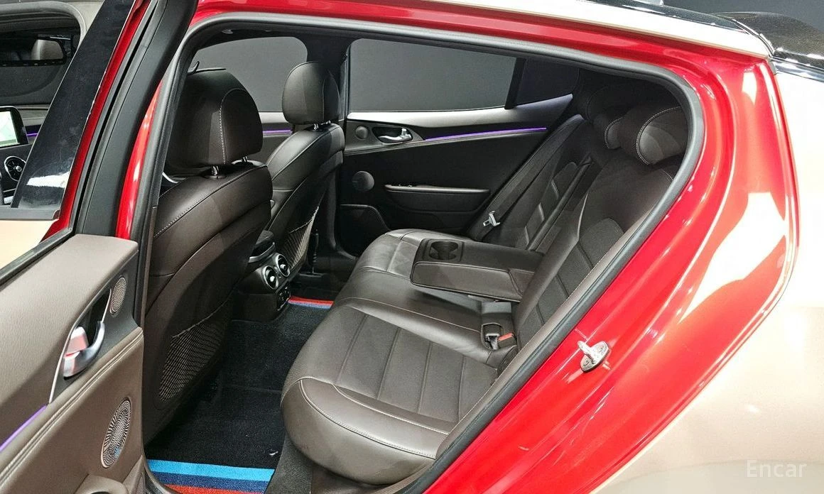 Kia Stinger, снимка 12 - Автомобили и джипове - 53760343