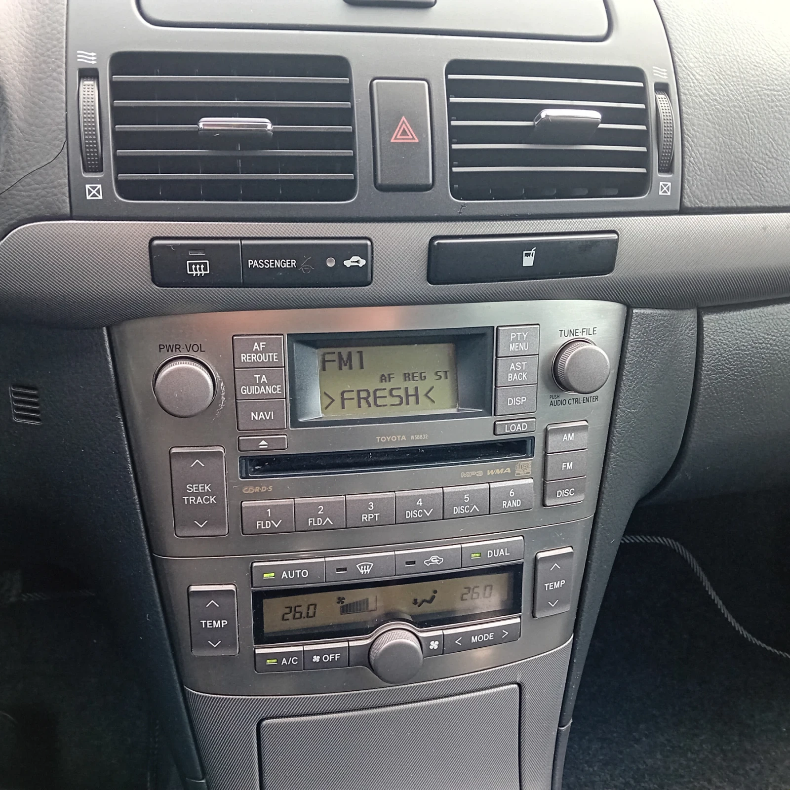 Toyota Avensis 2.0 D4D facelift , снимка 11 - Автомобили и джипове - 53763634