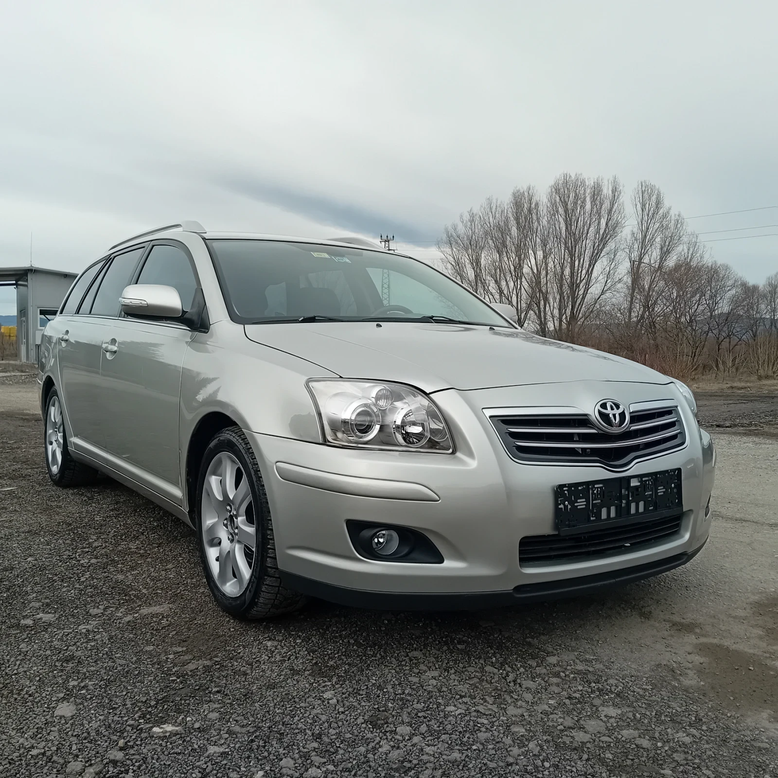 Toyota Avensis 2.0 D4D facelift , снимка 2 - Автомобили и джипове - 53763634