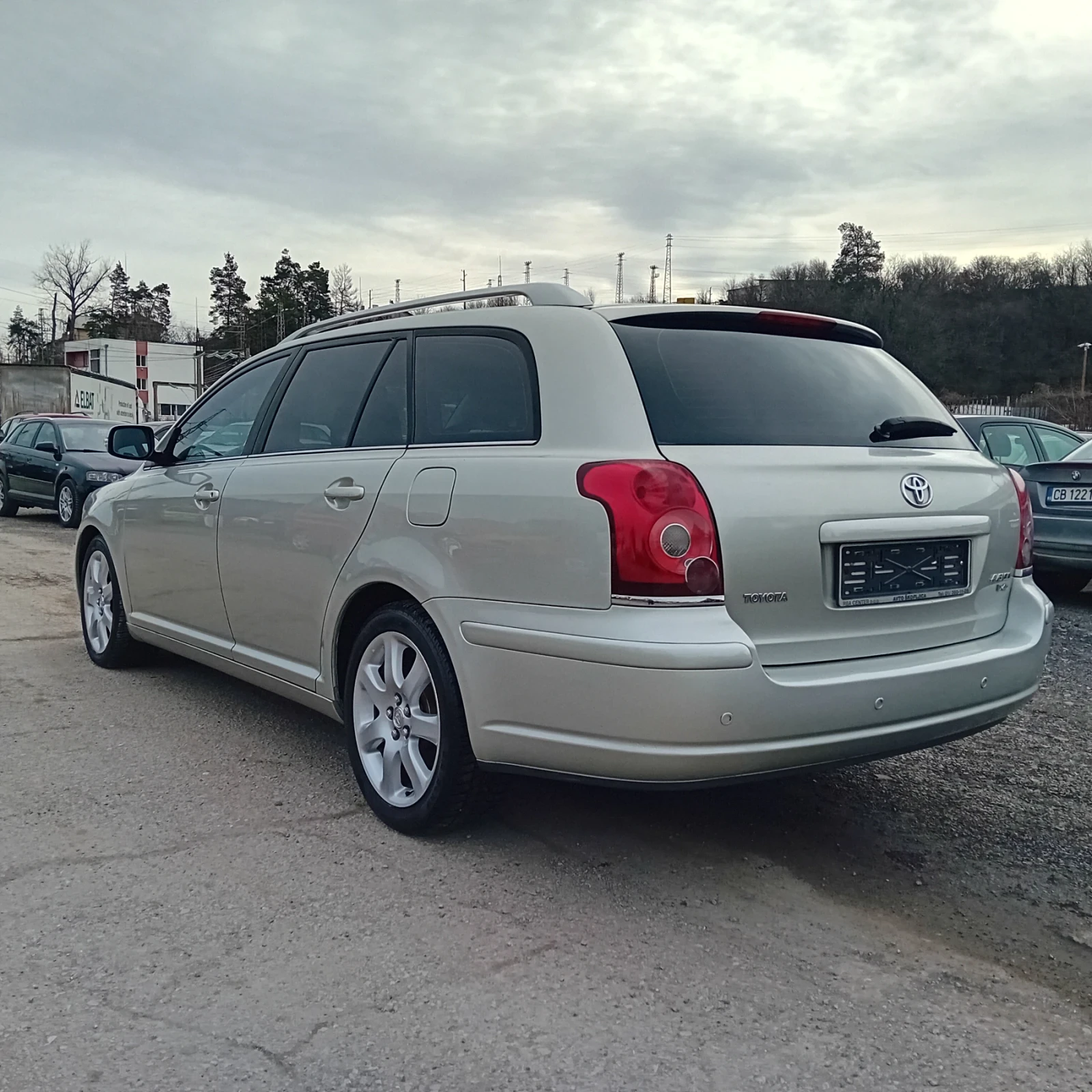 Toyota Avensis 2.0 D4D facelift , снимка 4 - Автомобили и джипове - 53763634
