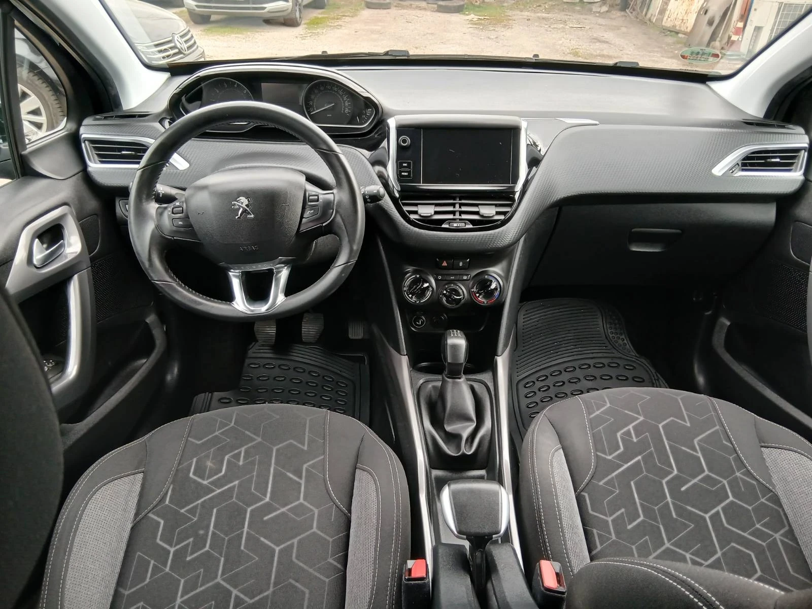 Peugeot 2008 1.2, снимка 7 - Автомобили и джипове - 53904907