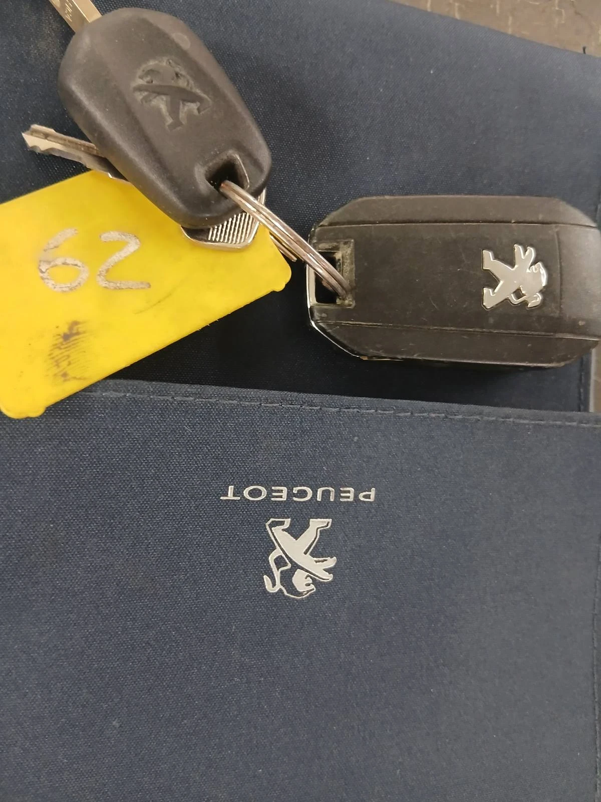 Peugeot 2008 1.2, снимка 9 - Автомобили и джипове - 53904907