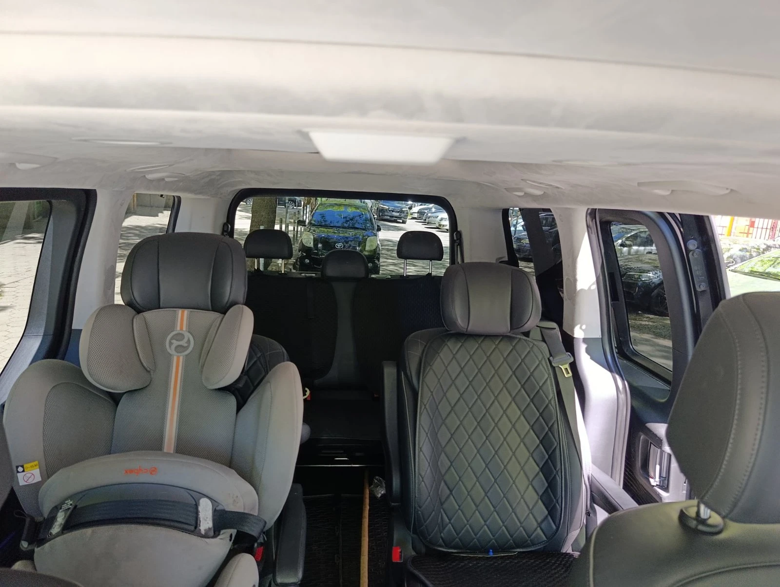 Hyundai Staria Премиум, снимка 14 - Автомобили и джипове - 54575944