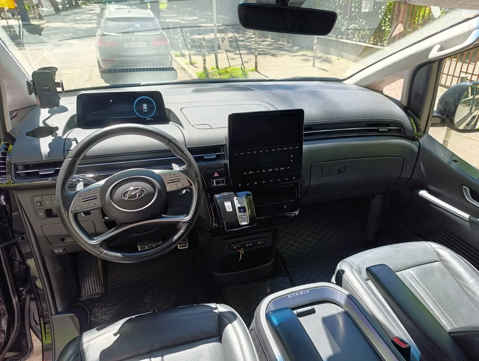 Hyundai Staria Премиум, снимка 15 - Автомобили и джипове - 54575944