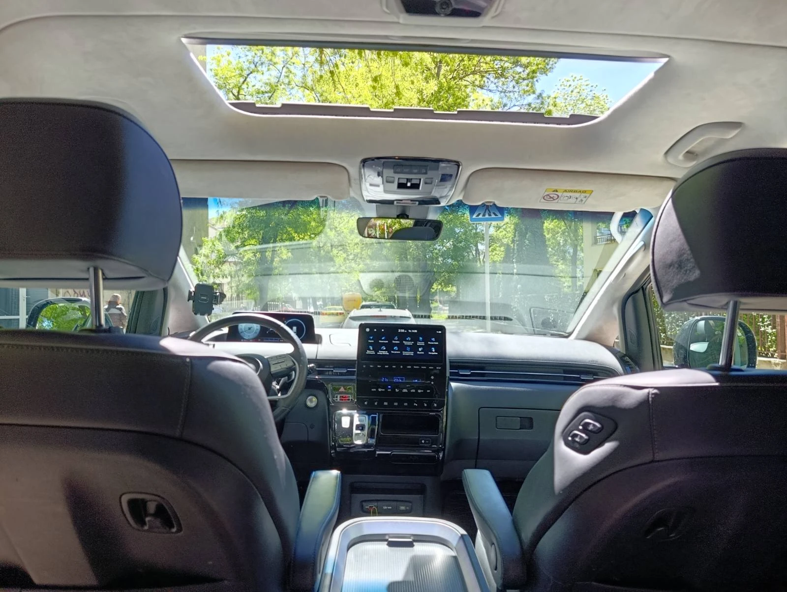Hyundai Staria Премиум, снимка 7 - Автомобили и джипове - 54575944