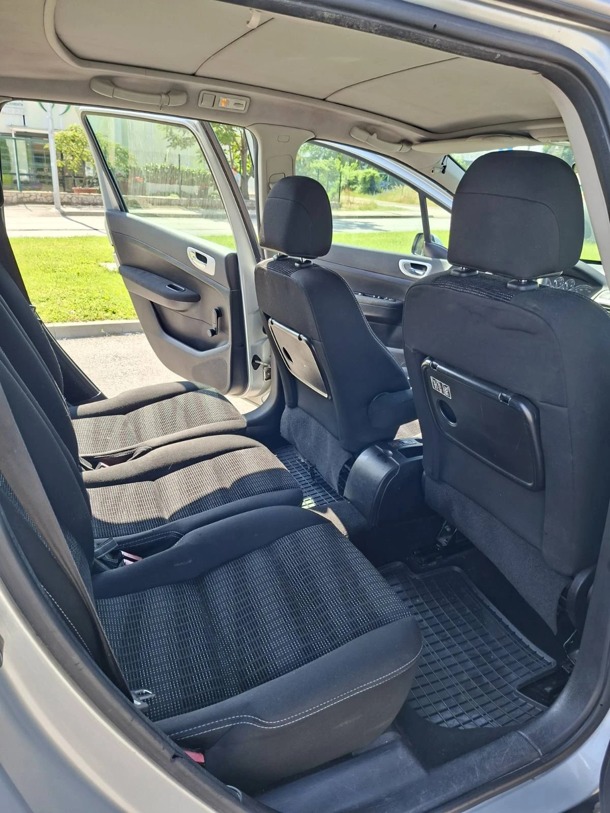 Peugeot 307 SW 1.6 HDi 110, снимка 11 - Автомобили и джипове - 54810203