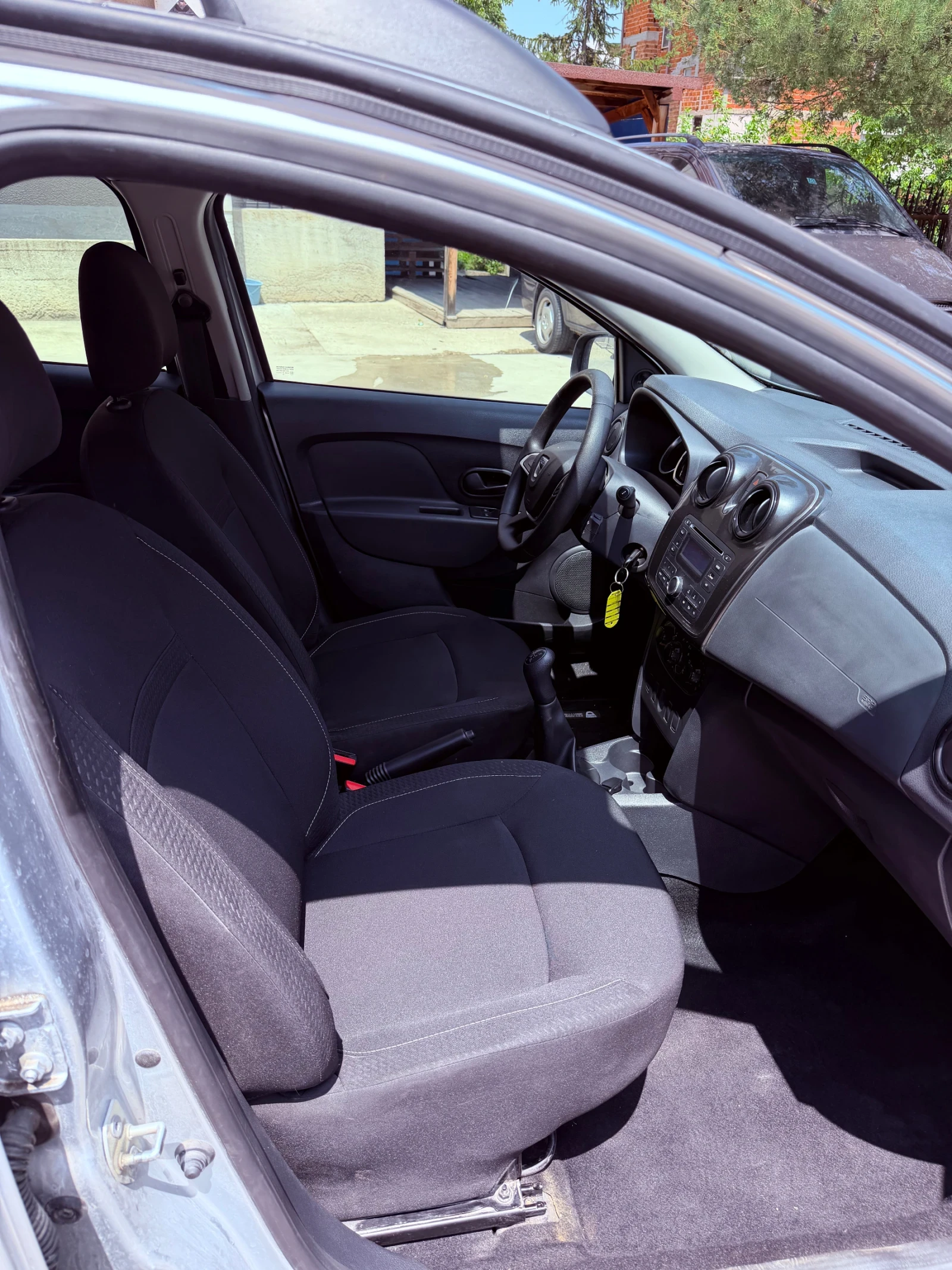 Dacia Logan, снимка 5 - Автомобили и джипове - 55151710